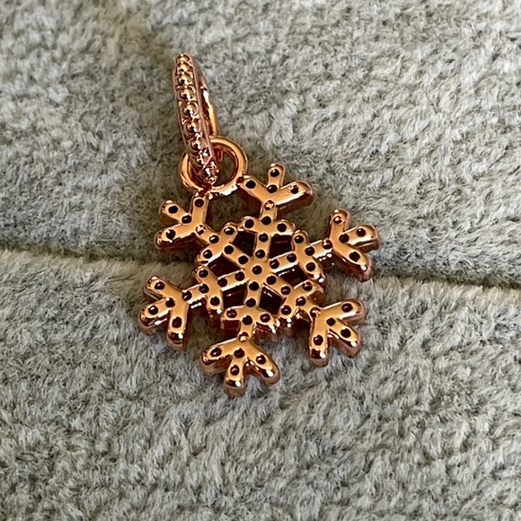 📍SOLD📍Rose Gold Plated Snowflake Charm - Picture 2 of 2
